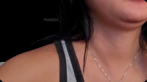 Snapshot of petitgirl_ chatting on 12-29-24, 01:38  J A S S  online show from 12-29-24, 01:38