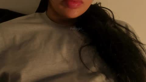 Snapshot of petitgirl_ chatting on 10-20-25, 05:24  J A S S  online show from 10-20-25, 05:24