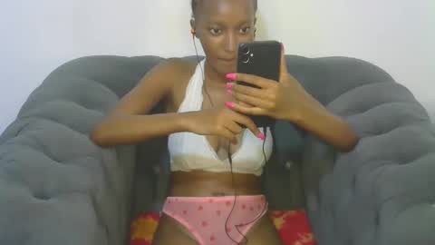 petitpearl online show from 02-14-25, 07:54