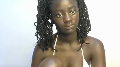 petitte_gyaal online show from 10-18-25, 03:57