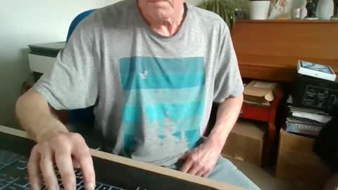 petitwilly online show from 05-05-26, 03:42