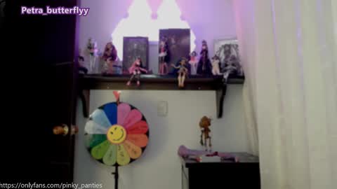 Snapshot of petra_butterfly chatting on 03-11-25, 04:10 i.. .U can call me Nick .... Help me to reach 200 thumbs up online show from 03-11-25, 04:10