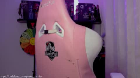 Snapshot of petra_butterfly chatting on 09-16-25, 01:17 i.. .U can call me Nick .... Help me to reach 200 thumbs up online show from 09-16-25, 01:17