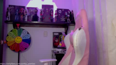 Snapshot of petra_butterfly chatting on 09-17-25, 12:12 i.. .U can call me Nick .... Help me to reach 200 thumbs up online show from 09-17-25, 12:12