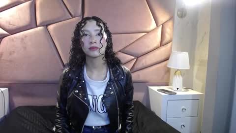 Moon  online show from 10-18-25, 11:44