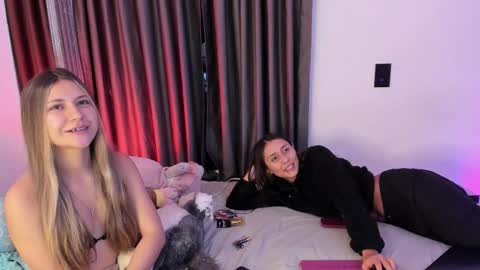 Peyton   online show from 12-19-25, 04:08