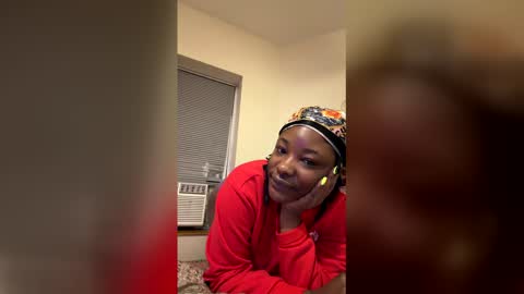 Snapshot of phebony chatting on 12-15-25, 08:18 Phebony online show from 12-15-25, 08:18