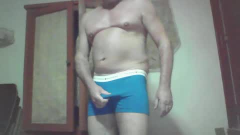 Snapshot of phil279 chatting on 01-04-25, 03:17 Phil online show from 01-04-25, 03:17