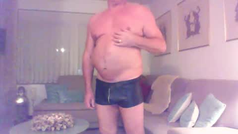 Snapshot of phil279 chatting on 11-16-25, 05:29 Phil online show from 11-16-25, 05:29