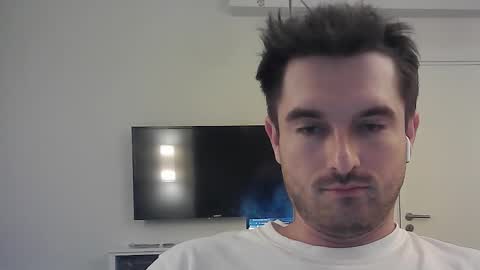 Snapshot of philborison chatting on 10-10-25, 10:36 PhilipBorison online show from 10-10-25, 10:36