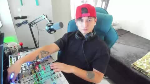 Snapshot of philip_dj chatting on 02-16-26, 08:49 philip_dj online show from 02-16-26, 08:49