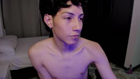 Phil.   INDEPENDENT MODEL online show from 05-18-26, 04:07