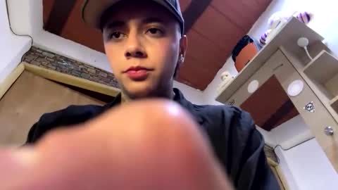 Snapshot of phillip_brownn chatting on 09-30-25, 11:48 PHILLIP online show from 09-30-25, 11:48