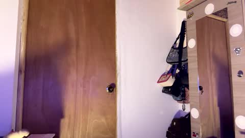 Snapshot of phillip_brownn chatting on 10-28-25, 12:09 PHILLIP online show from 10-28-25, 12:09