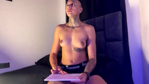 Snapshot of phillip_brownn chatting on 10-31-25, 11:55 PHILLIP online show from 10-31-25, 11:55