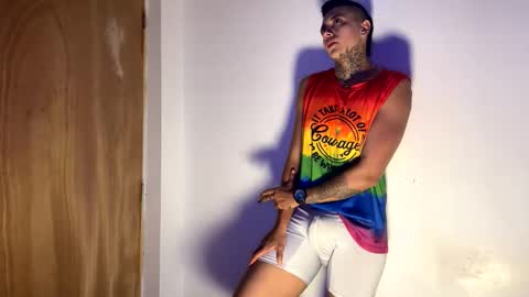 Snapshot of phillip_brownn chatting on 11-19-25, 11:32 PHILLIP online show from 11-19-25, 11:32