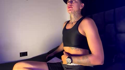 Snapshot of phillip_brownn chatting on 11-27-25, 11:45 PHILLIP online show from 11-27-25, 11:45