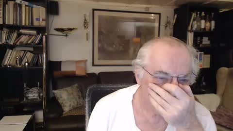 Snapshot of philoumis2 chatting on 01-25-25, 10:39 Philippe online show from 01-25-25, 10:39