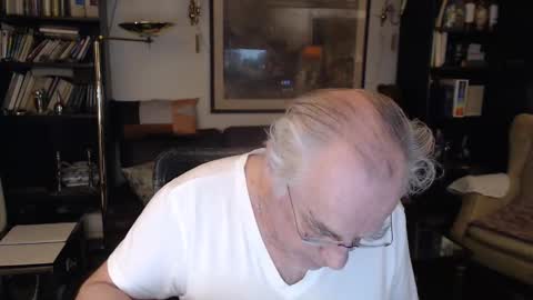 Snapshot of philoumis2 chatting on 01-26-25, 07:20 Philippe online show from 01-26-25, 07:20