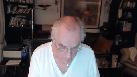 Snapshot of philoumis2 chatting on 01-31-25, 08:54 Philippe online show from 01-31-25, 08:54