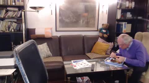 Snapshot of philoumis2 chatting on 02-12-25, 11:09 Philippe online show from 02-12-25, 11:09