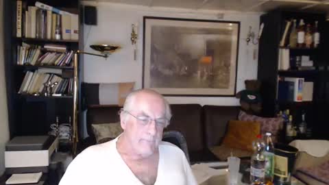 Snapshot of philoumis2 chatting on 03-08-25, 12:55 Philippe online show from 03-08-25, 12:55