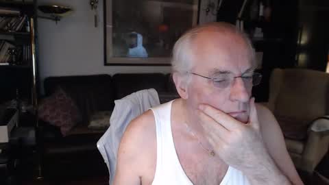 Snapshot of philoumis2 chatting on 11-09-25, 07:34 Philippe online show from 11-09-25, 07:34