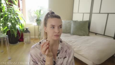 PHOENIX TAYLOR online show from 02-09-25, 12:06