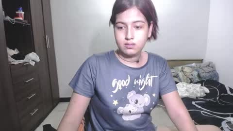 Snapshot of pia_alonzo30 chatting on 05-11-26, 01:11 izzy online show from 05-11-26, 01:11
