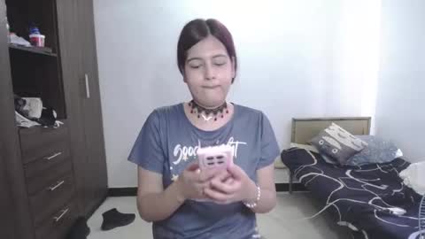 Snapshot of pia_alonzo30 chatting on 05-15-26, 01:51 izzy online show from 05-15-26, 01:51