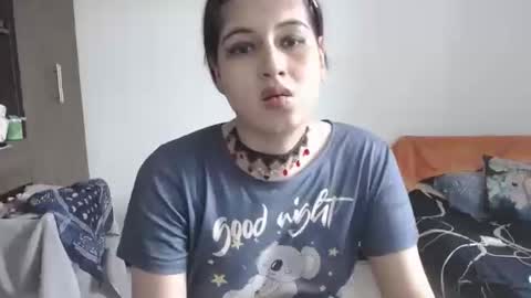 Snapshot of pia_alonzo30 chatting on 05-20-26, 05:41 izzy online show from 05-20-26, 05:41