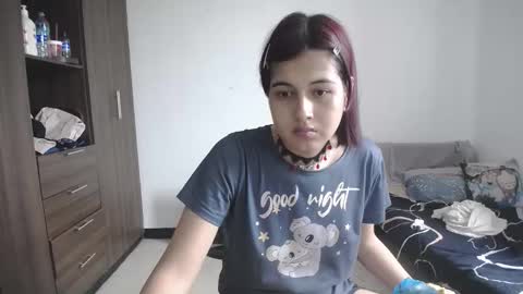 Snapshot of pia_alonzo30 chatting on 05-26-26, 06:37 izzy online show from 05-26-26, 06:37