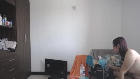 Snapshot of pia_alonzo30 chatting on 05-30-26, 06:05 izzy online show from 05-30-26, 06:05