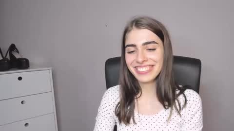 Snapshot of pia_desire chatting on 09-22-25, 02:08 P I A online show from 09-22-25, 02:08