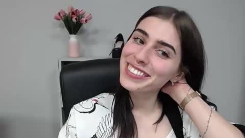 Snapshot of pia_desire chatting on 10-02-25, 05:09 P I A online show from 10-02-25, 05:09