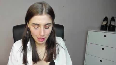 Snapshot of pia_desire chatting on 10-21-25, 01:56 P I A online show from 10-21-25, 01:56