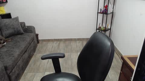 Pia  online show from 01-17-25, 08:11