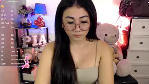 Pia online show from 01-27-25, 01:30