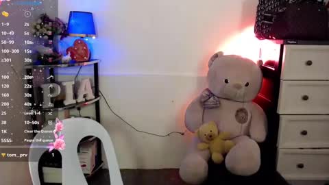 Pia online show from 02-06-25, 01:10