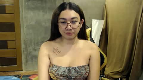 Pia online show from 10-31-25, 02:18