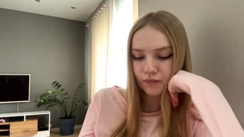Kristie online show from 06-12-26, 11:14