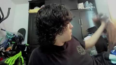 picaszomilos350 online show from 12-18-25, 01:06