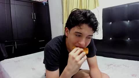 picaszomilos350 online show from 01-06-26, 06:06