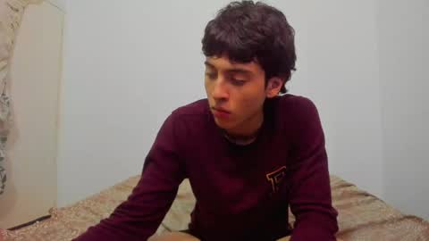 picaszomilos350 online show from 04-17-26, 07:22