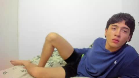 picaszomilos350 online show from 04-18-26, 08:40