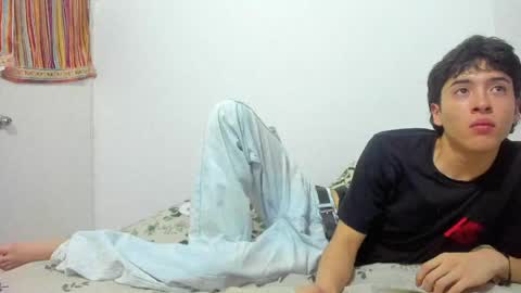 picaszomilos350 online show from 04-22-26, 10:50