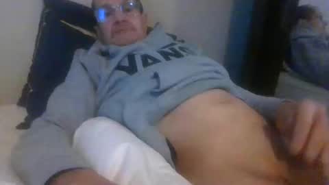 Snapshot of pichoun71 chatting on 02-09-25, 08:11 pichoun71 online show from 02-09-25, 08:11