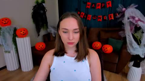 Emelie online show from 10-27-25, 04:11