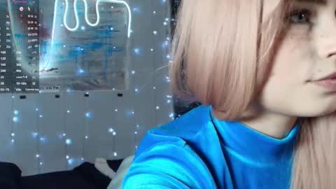 Snapshot of piera_ chatting on 09-19-25, 07:03 Piera online show from 09-19-25, 07:03