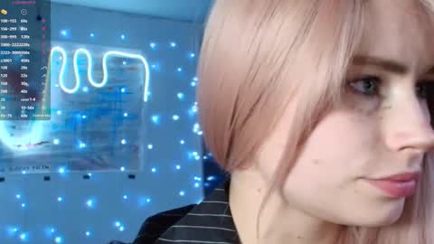 Snapshot of piera_ chatting on 09-20-25, 07:04 Piera online show from 09-20-25, 07:04